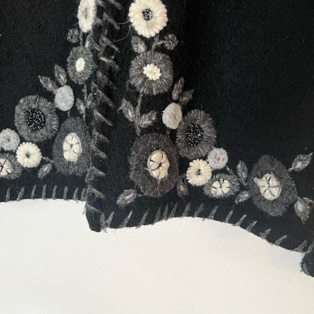 Deane & White Wool Embroidered Cardigan Sweater Black & White - Picture 2 of 7